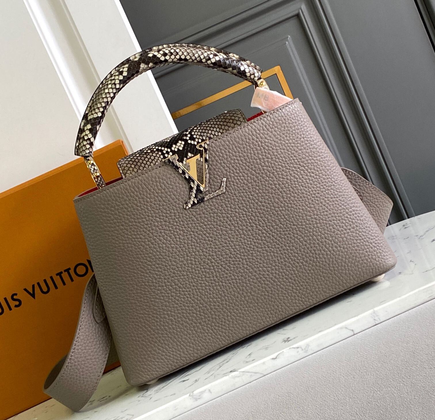 Louis Vuitton Capucines BB M82068